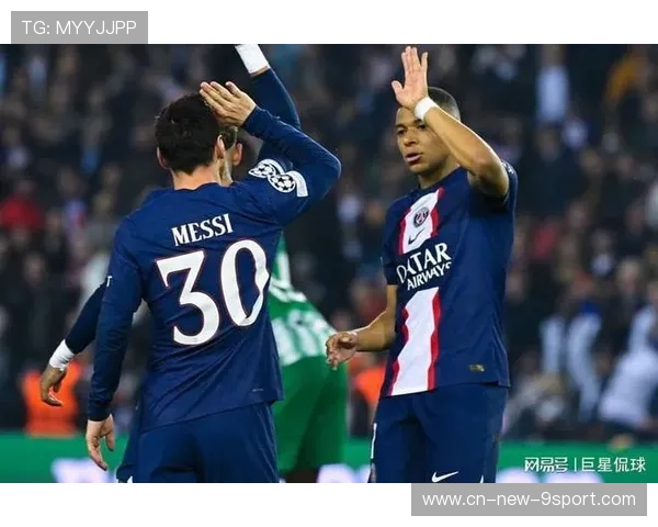 巴黎圣日耳曼罚球特训：梅西与姆巴佩轮流模拟点球压力